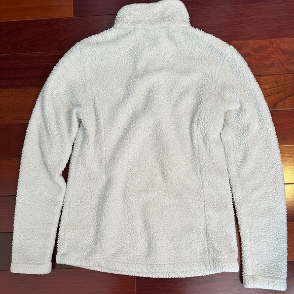 PATAGONIA 1/4 ZIP🤍❄️ - Picture 3 of 3